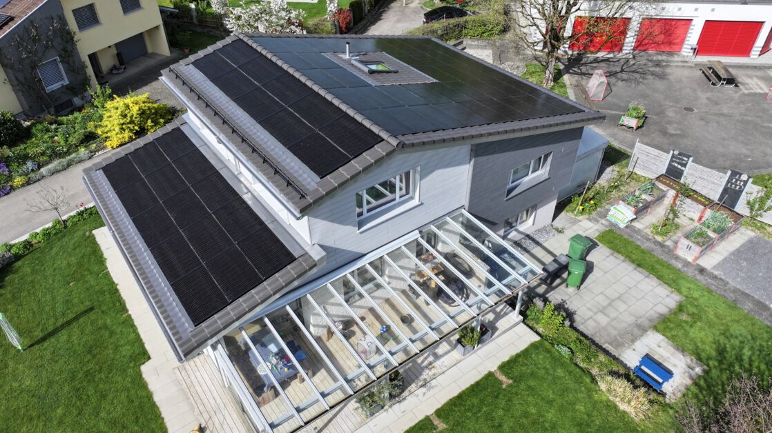 Referenzobjekt Photovoltaik, Wohnhaus in Niederuzwil Referenzobjekt Photovoltaik, Wohnhaus in Niederuzwil