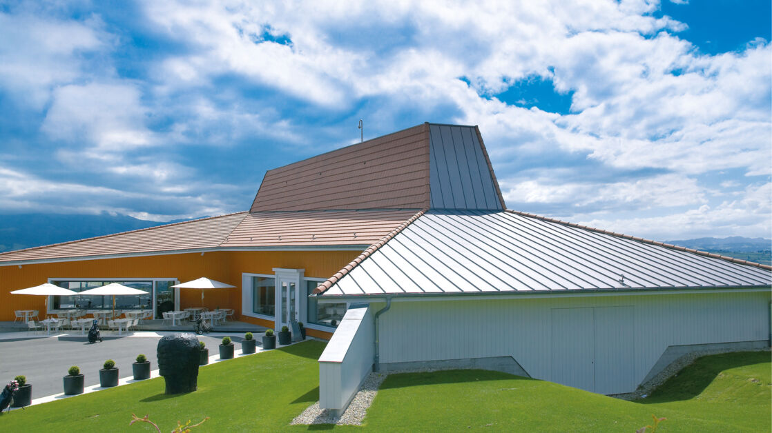 golf club, tile, roof, Plano, red, ZZ Wancor Golf club in Sempach