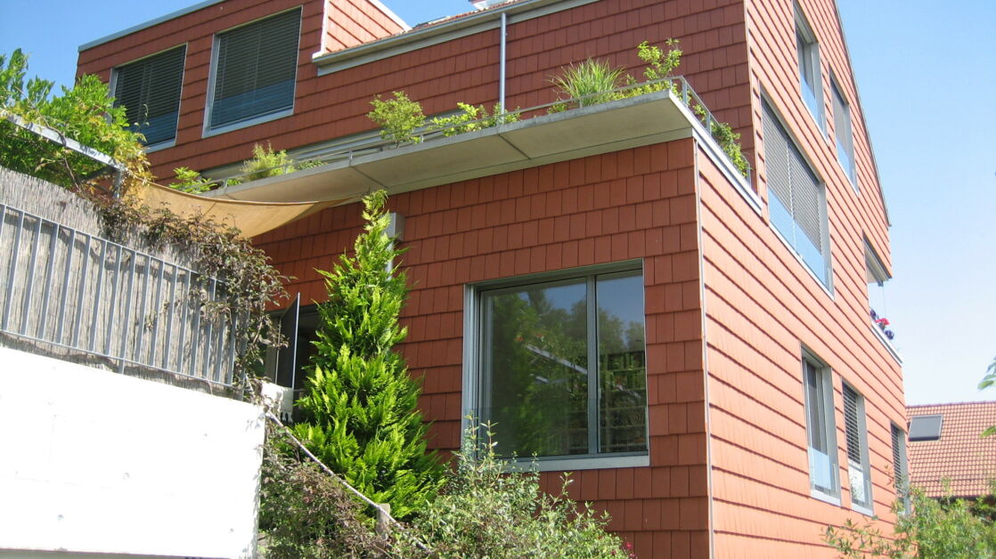 Einfamilienhaus, Fassade, Dach, Dachziegel Vauban, naturrot, Gradschnitt Einfamilienhaus in Liebefeld