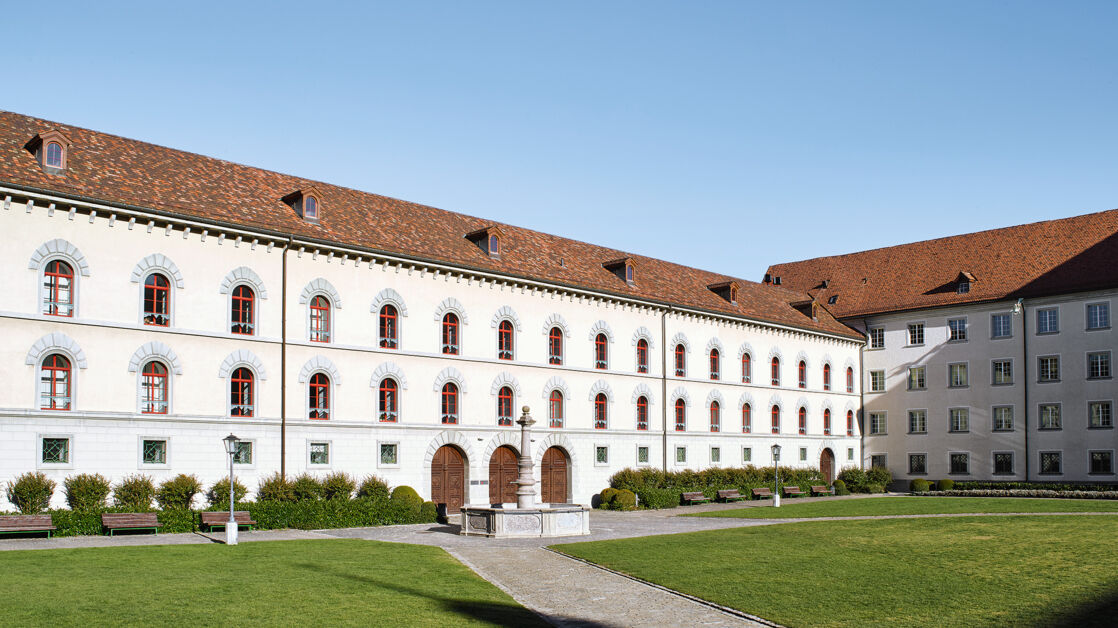Casta Manufaktur, Dach, Mischung, Casta, Handstrich, ZZ Wancor Regierungsgebäude in St. Gallen
