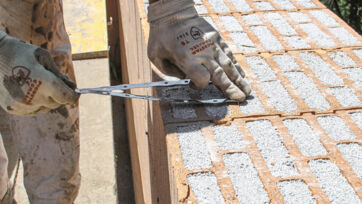 1. Limer le couronnement de mur sur env. 0.5 mm Verarbeitungsbeispiele Wand