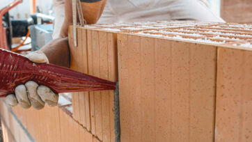 13. Combler les petits vides entre 5 mm et 15 mm avec du mortier léger Verarbeitungsbeispiele Wand