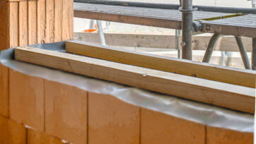 5. Brüstung während der Bauphase vor Witterung schützen Verarbeitungsbeispiele Wand Öffnung