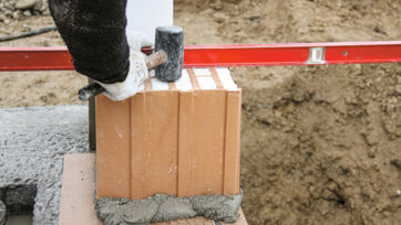 6. Mit Wasserwaage und Gummihammer waagrecht und senkrecht ausrichten Verarbeitungsbeispiele Wand Decke