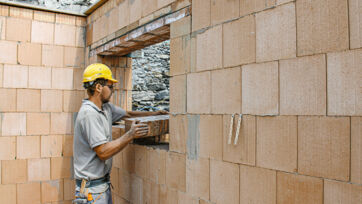 4. Brüstung zwischen den Leibungen ab letzter Normalschicht ausgleichen Verarbeitungsbeispiele Wand Öffnung