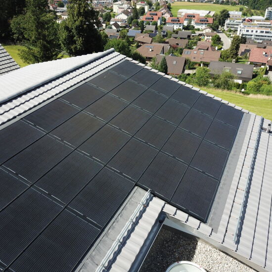 DCIM\100MEDIA\DJI_0029.JPG Referenzobjekt EFH Indach-Solarpaneele