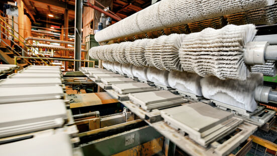 Maschine in der Produktion Laufen Maschine in der Produktion Laufen