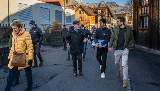 Auf Dorfspaziergängen diskutierten Allen + Crippa mit der Bevölkerung über die Ortsplanungsrevision. Wilde Karte 07 Finalist Allencrippa