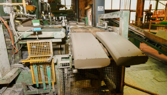 Pressmaschine in der Produktion Laufen Pressmaschine in der Produktion Laufen