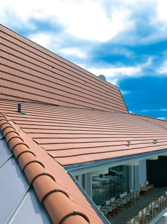 golf club, tile, roof, Plano, red, ZZ Wancor Golf club in Sempach