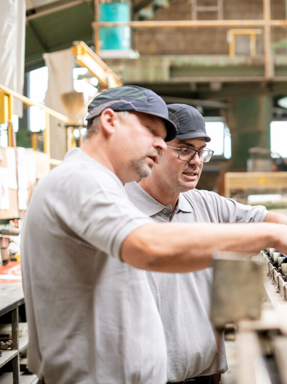 Qualitätscheck Dachziegel Produktion Istighofen