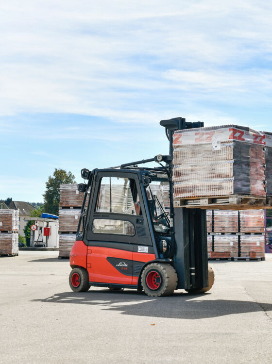 Logistik Dachziegel Backstein- und Dachziegelwerk Istighofen