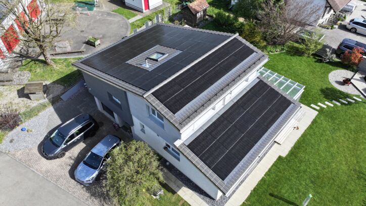 Referenzobjekt Photovoltaik, Wohnhaus in Niederuzwil Referenzobjekt Photovoltaik, Wohnhaus in Niederuzwil